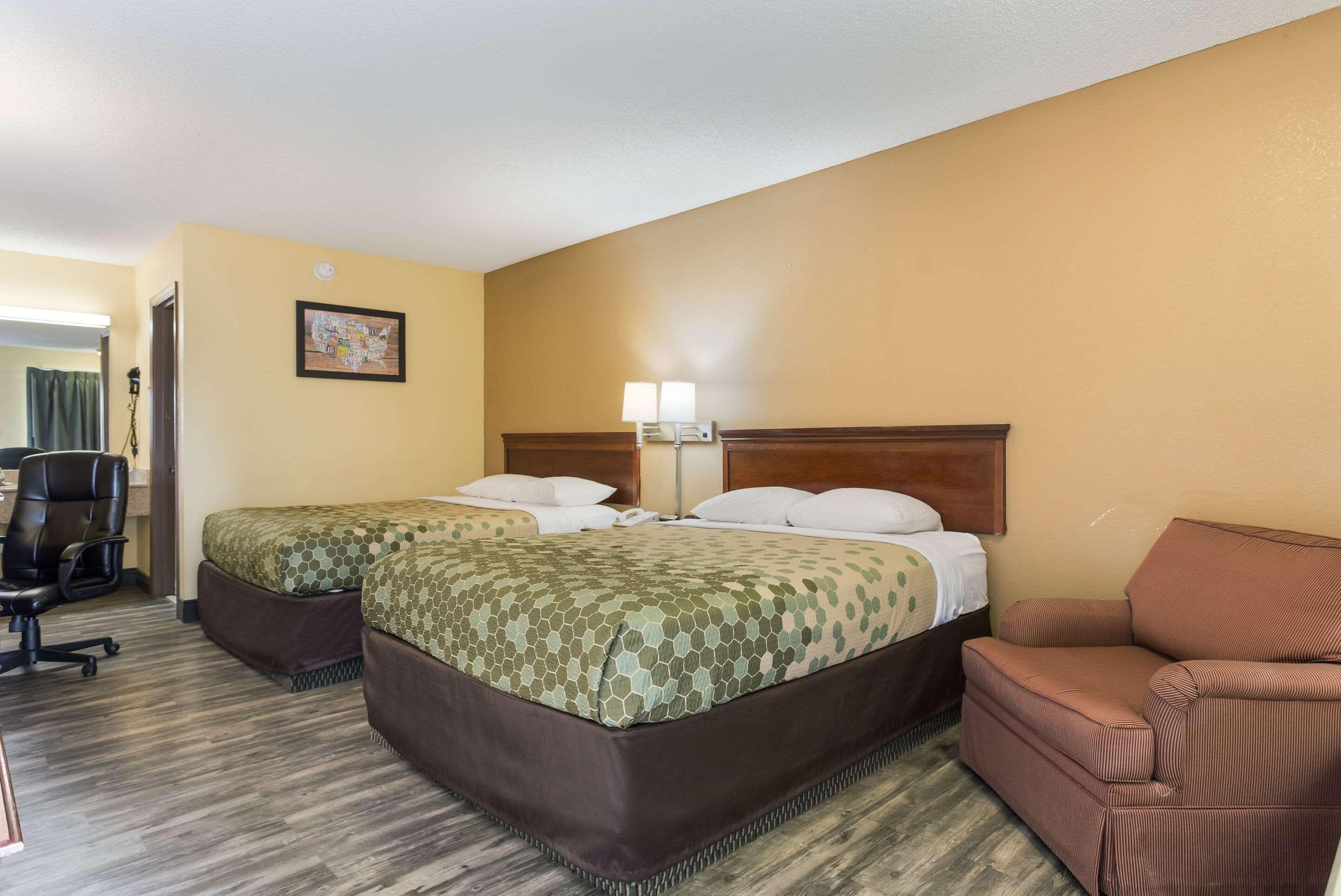 Econo Lodge Saint Robert Exterior photo